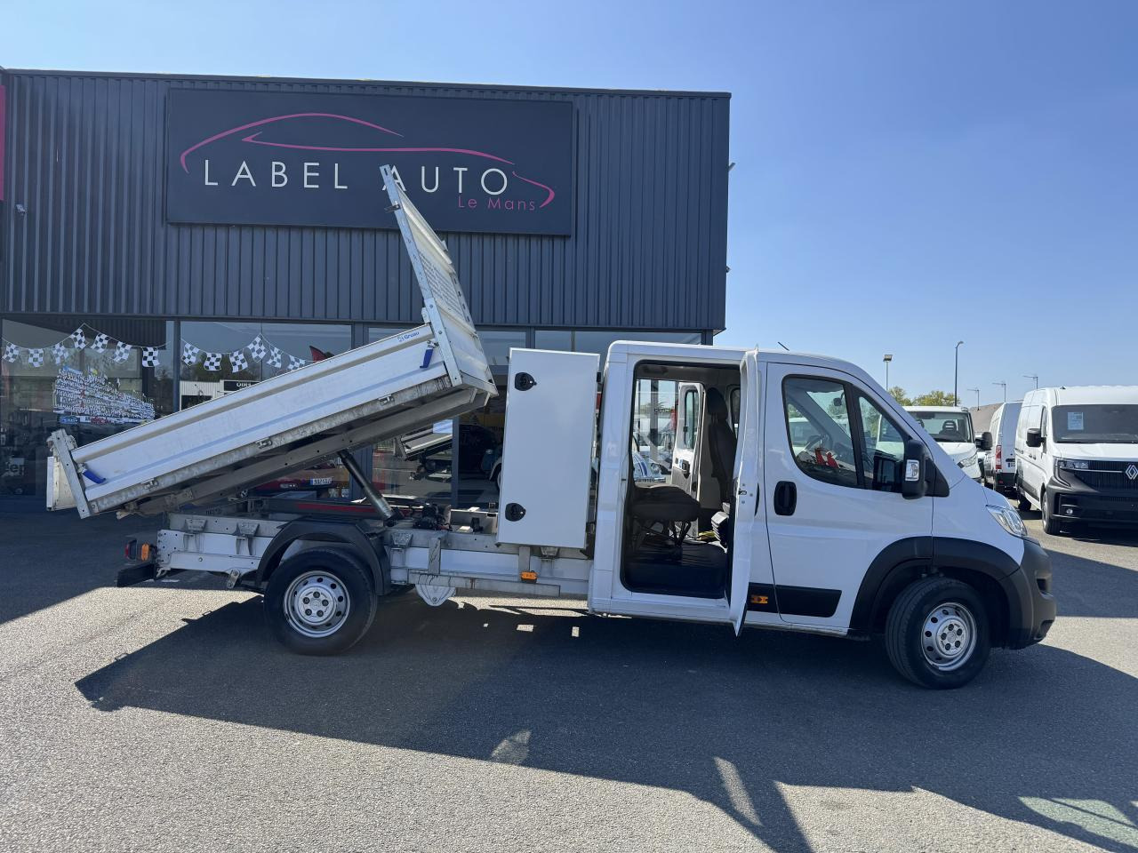 Opel Movano combi 3.5 MAXI 165CH BLUEHDI S&S BENNE COFFRE DOUBLE CABINE 6 PLACES - Kippilava-auto: kuva Opel Movano combi 3.5 MAXI 165CH BLUEHDI S&S BENNE COFFRE DOUBLE CABINE 6 PLACES - Kippilava-auto Opel Movano combi 3.5 MAXI 165CH BLUEHDI S&S BENNE COFFRE DOUBLE CABINE 6 PLACES - Kippilava-auto: kuva Opel Movano combi 3.5 MAXI 165CH BLUEHDI S&S BENNE COFFRE DOUBLE CABINE 6 PLACES - Kippilava-auto