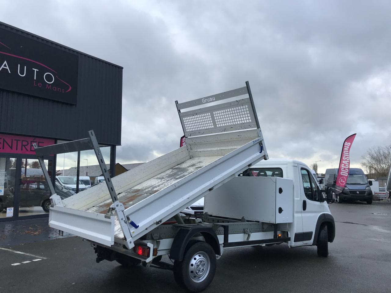 PEUGEOT BOXER 3T5 BENNE + COFFRE 2.2 HDI 165CH - Kippilava-auto: kuva PEUGEOT BOXER 3T5 BENNE + COFFRE 2.2 HDI 165CH - Kippilava-auto PEUGEOT BOXER 3T5 BENNE + COFFRE 2.2 HDI 165CH - Kippilava-auto: kuva PEUGEOT BOXER 3T5 BENNE + COFFRE 2.2 HDI 165CH - Kippilava-auto