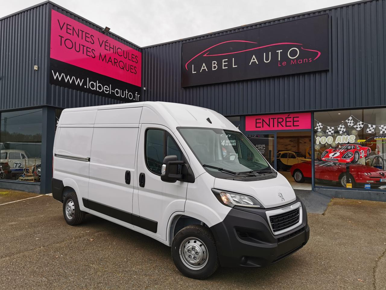PEUGEOT Boxer 3.5t L2H2 2.2 HDi S&S Maxi - 140 III FOURGON TOLE Fourgon Tolé 435 L2H2 PHASE 3 - Pakettiauto: kuva PEUGEOT Boxer 3.5t L2H2 2.2 HDi S&S Maxi - 140 III FOURGON TOLE Fourgon Tolé 435 L2H2 PHASE 3 - Pakettiauto PEUGEOT Boxer 3.5t L2H2 2.2 HDi S&S Maxi - 140 III FOURGON TOLE Fourgon Tolé 435 L2H2 PHASE 3 - Pakettiauto: kuva PEUGEOT Boxer 3.5t L2H2 2.2 HDi S&S Maxi - 140 III FOURGON TOLE Fourgon Tolé 435 L2H2 PHASE 3 - Pakettiauto