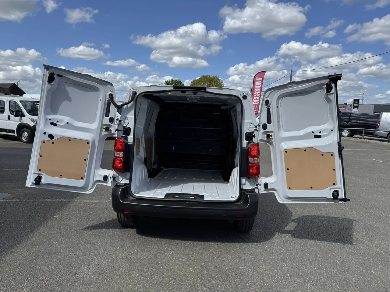 Peugeot Expert M 2.0 BLUEHDI 145CH PACK PREMIUM CONNECT - Pakettiauto: kuva Peugeot Expert M 2.0 BLUEHDI 145CH PACK PREMIUM CONNECT - Pakettiauto Peugeot Expert M 2.0 BLUEHDI 145CH PACK PREMIUM CONNECT - Pakettiauto: kuva Peugeot Expert M 2.0 BLUEHDI 145CH PACK PREMIUM CONNECT - Pakettiauto