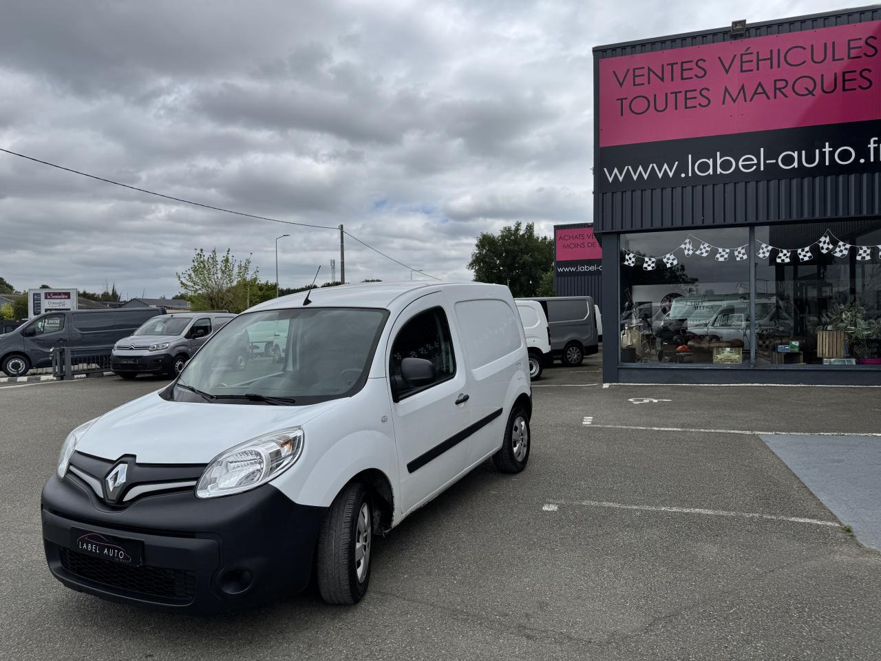 Pakettiauto RENAULT KANGOO 1.5 DCI 80CH CONFORT: kuva Pakettiauto RENAULT KANGOO 1.5 DCI 80CH CONFORT