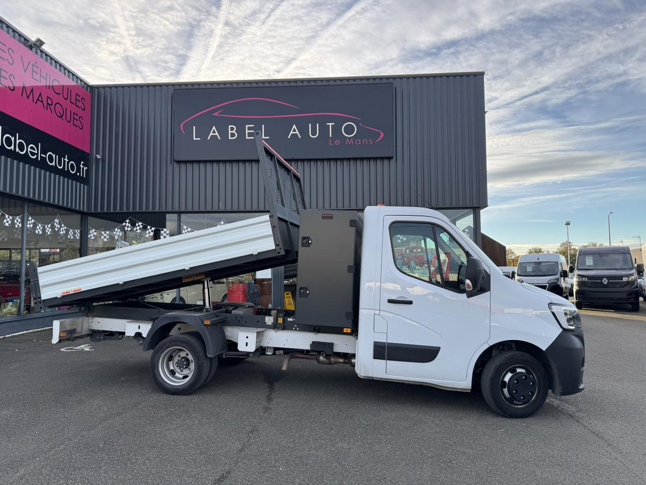 RENAULT MASTER 3T5 BENNE COFFRE RJ 2.3 DCI 145CH PROPULSION - Kippilava-auto: kuva RENAULT MASTER 3T5 BENNE COFFRE RJ 2.3 DCI 145CH PROPULSION - Kippilava-auto RENAULT MASTER 3T5 BENNE COFFRE RJ 2.3 DCI 145CH PROPULSION - Kippilava-auto: kuva RENAULT MASTER 3T5 BENNE COFFRE RJ 2.3 DCI 145CH PROPULSION - Kippilava-auto