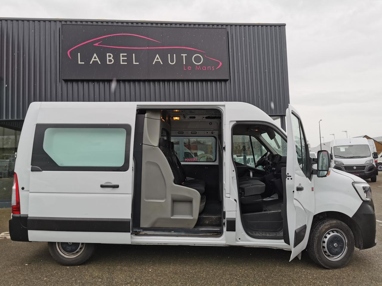 RENAULT Master Confort F3300 L2H2 2.3 dCi - 135 III CABINE APPROFONDIE Cabine approfondie L2H2 Traction PHA - Pakettiauto: kuva RENAULT Master Confort F3300 L2H2 2.3 dCi - 135 III CABINE APPROFONDIE Cabine approfondie L2H2 Traction PHA - Pakettiauto RENAULT Master Confort F3300 L2H2 2.3 dCi - 135 III CABINE APPROFONDIE Cabine approfondie L2H2 Traction PHA - Pakettiauto: kuva RENAULT Master Confort F3300 L2H2 2.3 dCi - 135 III CABINE APPROFONDIE Cabine approfondie L2H2 Traction PHA - Pakettiauto