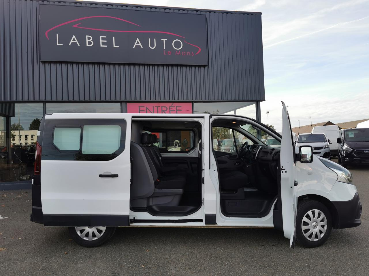 RENAULT Trafic L2H1 2.0 dCi 120ch CABINE APPROFONDIE Confort 6 places - Pakettiauto: kuva RENAULT Trafic L2H1 2.0 dCi 120ch CABINE APPROFONDIE Confort 6 places - Pakettiauto RENAULT Trafic L2H1 2.0 dCi 120ch CABINE APPROFONDIE Confort 6 places - Pakettiauto: kuva RENAULT Trafic L2H1 2.0 dCi 120ch CABINE APPROFONDIE Confort 6 places - Pakettiauto