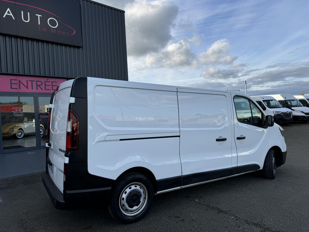 RENAULT Trafic L2H1 3000 Kg 2.0 Blue dCi - 130 III FOURGON Fourgon Grand Confort L2H1 PHASE 3 - Pakettiauto: kuva RENAULT Trafic L2H1 3000 Kg 2.0 Blue dCi - 130 III FOURGON Fourgon Grand Confort L2H1 PHASE 3 - Pakettiauto RENAULT Trafic L2H1 3000 Kg 2.0 Blue dCi - 130 III FOURGON Fourgon Grand Confort L2H1 PHASE 3 - Pakettiauto: kuva RENAULT Trafic L2H1 3000 Kg 2.0 Blue dCi - 130 III FOURGON Fourgon Grand Confort L2H1 PHASE 3 - Pakettiauto