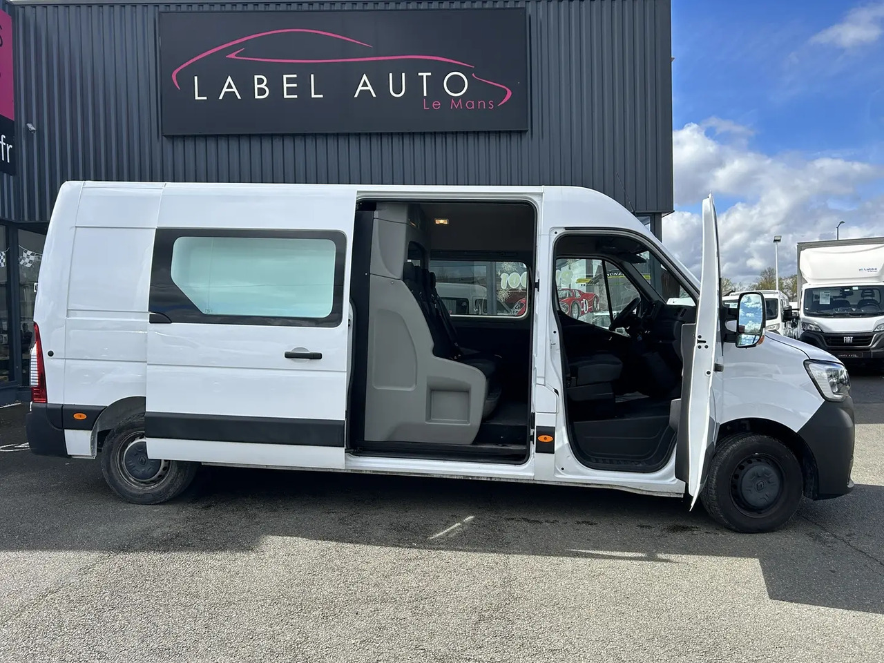 Renault Master F3500 L3H2 2.3 BLUE DCI 135CH CABINE APPROFONDIE GRAND CONFORT - Jatko-ohjaamo kevyt kuorma-auto: kuva Renault Master F3500 L3H2 2.3 BLUE DCI 135CH CABINE APPROFONDIE GRAND CONFORT - Jatko-ohjaamo kevyt kuorma-auto Renault Master F3500 L3H2 2.3 BLUE DCI 135CH CABINE APPROFONDIE GRAND CONFORT - Jatko-ohjaamo kevyt kuorma-auto: kuva Renault Master F3500 L3H2 2.3 BLUE DCI 135CH CABINE APPROFONDIE GRAND CONFORT - Jatko-ohjaamo kevyt kuorma-auto