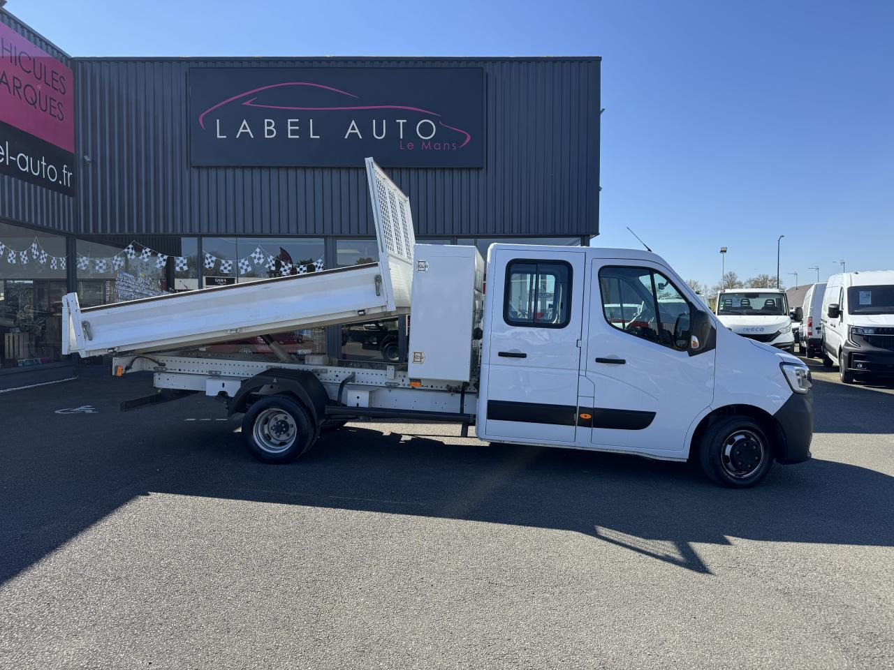 Renault Master RENAULT 3T5 BENNE + COFFRE RJ DOUBLE CABINE 6 PL 2.3 DCI 130 CH CONFORT + GPS + REGUL + CLIM - Kippilava-auto: kuva Renault Master RENAULT 3T5 BENNE + COFFRE RJ DOUBLE CABINE 6 PL 2.3 DCI 130 CH CONFORT + GPS + REGUL + CLIM - Kippilava-auto Renault Master RENAULT 3T5 BENNE + COFFRE RJ DOUBLE CABINE 6 PL 2.3 DCI 130 CH CONFORT + GPS + REGUL + CLIM - Kippilava-auto: kuva Renault Master RENAULT 3T5 BENNE + COFFRE RJ DOUBLE CABINE 6 PL 2.3 DCI 130 CH CONFORT + GPS + REGUL + CLIM - Kippilava-auto