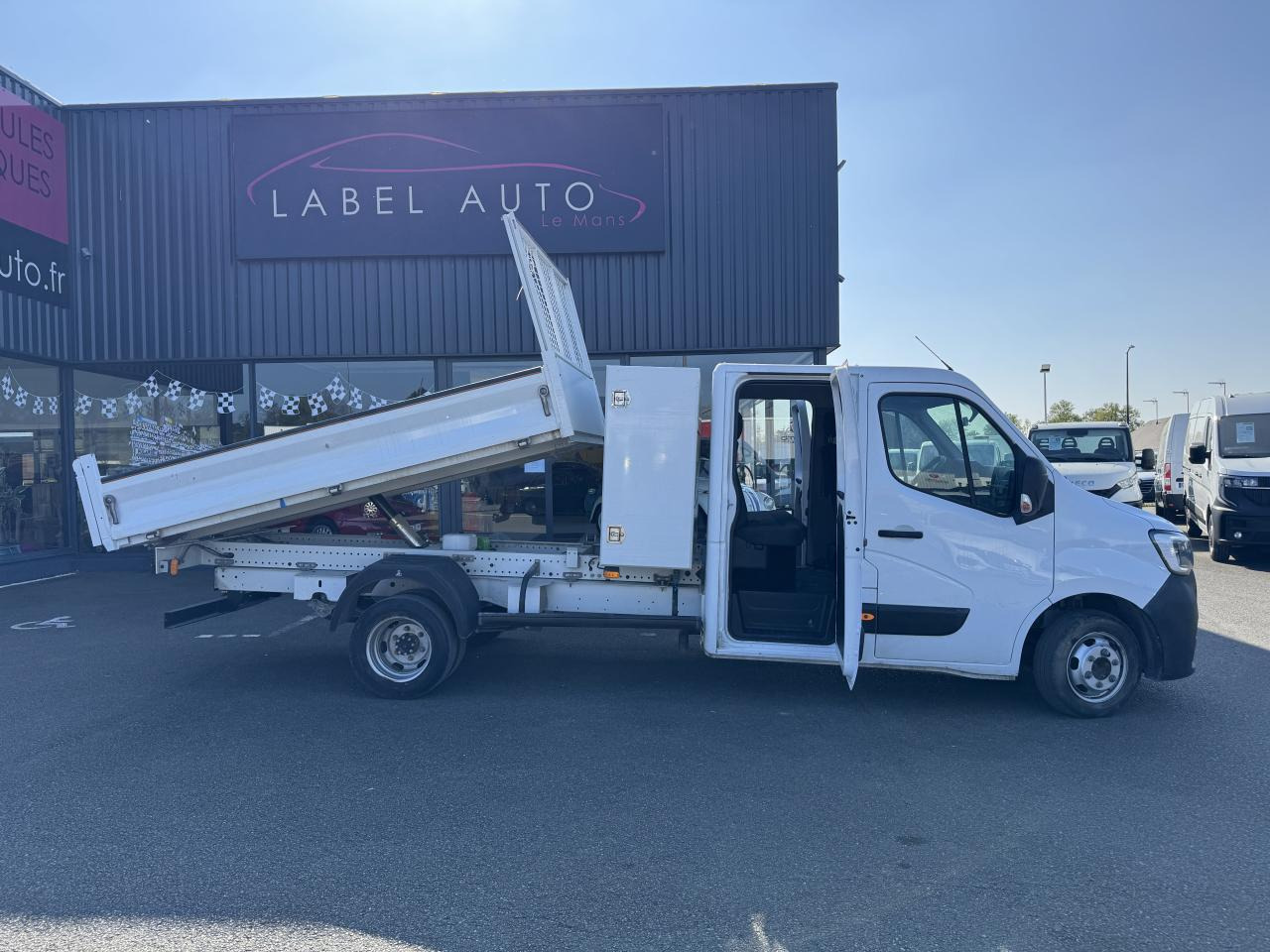 Renault Master combi RENAULT 3T5 BENNE + COFFRE RJ DOUBLE CABINE 6 PL 2.3 DCI 130 CH CONFORT + GPS + REGUL + CLIM - Kippilava-auto: kuva Renault Master combi RENAULT 3T5 BENNE + COFFRE RJ DOUBLE CABINE 6 PL 2.3 DCI 130 CH CONFORT + GPS + REGUL + CLIM - Kippilava-auto Renault Master combi RENAULT 3T5 BENNE + COFFRE RJ DOUBLE CABINE 6 PL 2.3 DCI 130 CH CONFORT + GPS + REGUL + CLIM - Kippilava-auto: kuva Renault Master combi RENAULT 3T5 BENNE + COFFRE RJ DOUBLE CABINE 6 PL 2.3 DCI 130 CH CONFORT + GPS + REGUL + CLIM - Kippilava-auto