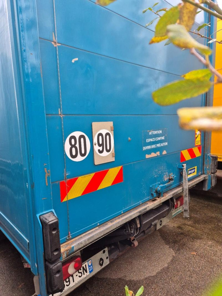 Renault D 7.5 LOW P4X2 210E6 Fourgon Polyfond avec hayon rabattable - Umpikori kuorma-auto: kuva Renault D 7.5 LOW P4X2 210E6 Fourgon Polyfond avec hayon rabattable - Umpikori kuorma-auto Renault D 7.5 LOW P4X2 210E6 Fourgon Polyfond avec hayon rabattable - Umpikori kuorma-auto: kuva Renault D 7.5 LOW P4X2 210E6 Fourgon Polyfond avec hayon rabattable - Umpikori kuorma-auto