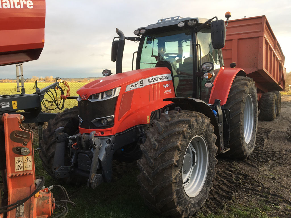 Massey Ferguson 7719S DYNA-VT EXCLUSIVE - Traktori: kuva Massey Ferguson 7719S DYNA-VT EXCLUSIVE - Traktori Massey Ferguson 7719S DYNA-VT EXCLUSIVE - Traktori: kuva Massey Ferguson 7719S DYNA-VT EXCLUSIVE - Traktori