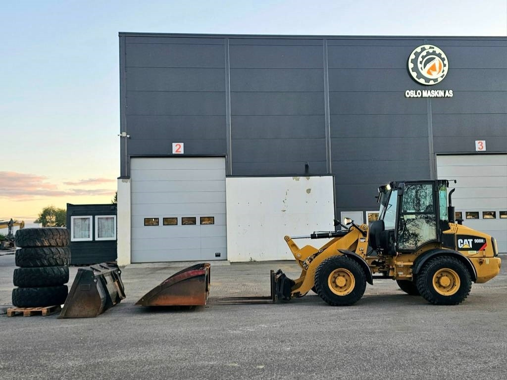 CAT 908 H 2 - Pyöräkuormaaja: kuva CAT 908 H 2 - Pyöräkuormaaja CAT 908 H 2 - Pyöräkuormaaja: kuva CAT 908 H 2 - Pyöräkuormaaja