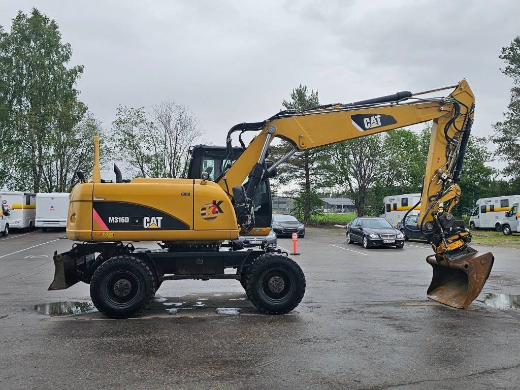 CAT M 316 D - Pyöräalustainen kaivinkone: kuva CAT M 316 D - Pyöräalustainen kaivinkone CAT M 316 D - Pyöräalustainen kaivinkone: kuva CAT M 316 D - Pyöräalustainen kaivinkone