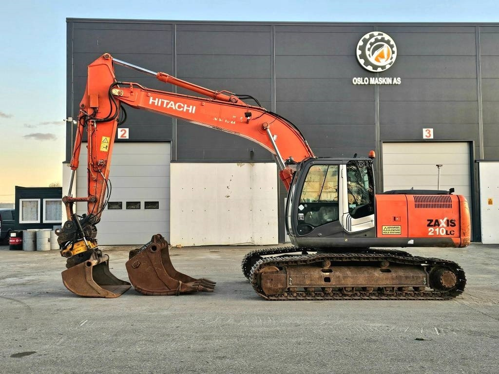 Hitachi ZX 210 LC-3 - Telakaivukone: kuva Hitachi ZX 210 LC-3 - Telakaivukone Hitachi ZX 210 LC-3 - Telakaivukone: kuva Hitachi ZX 210 LC-3 - Telakaivukone