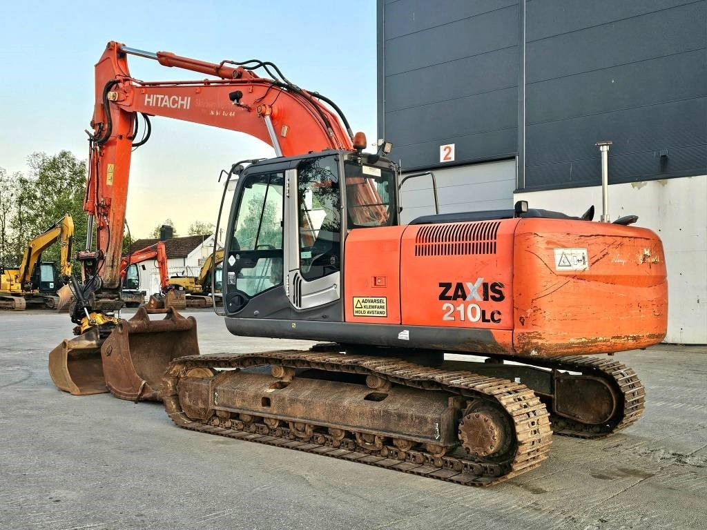 Hitachi ZX 210 LC-3 - Telakaivukone: kuva Hitachi ZX 210 LC-3 - Telakaivukone Hitachi ZX 210 LC-3 - Telakaivukone: kuva Hitachi ZX 210 LC-3 - Telakaivukone