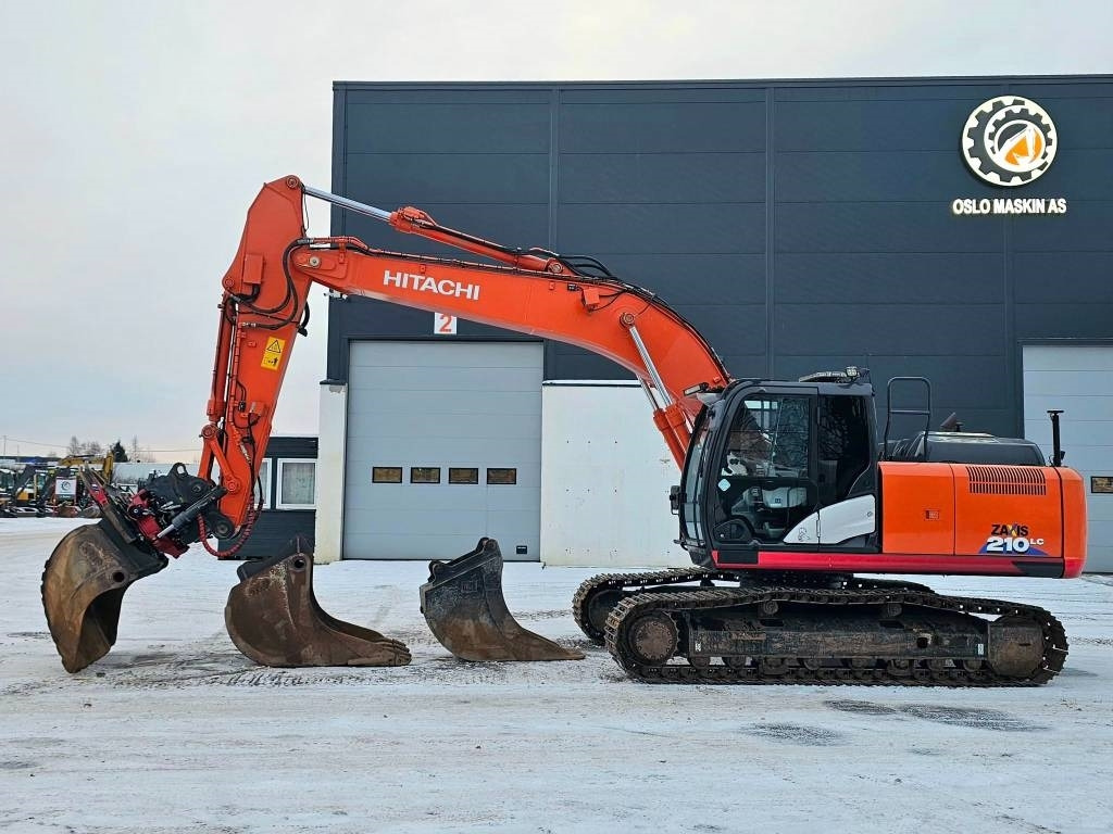 Hitachi ZX 210 LC-6 - Telakaivukone: kuva Hitachi ZX 210 LC-6 - Telakaivukone Hitachi ZX 210 LC-6 - Telakaivukone: kuva Hitachi ZX 210 LC-6 - Telakaivukone