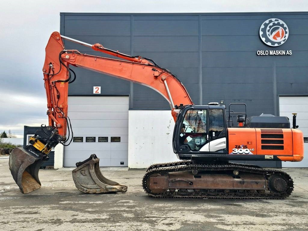 Hitachi ZX 300 LC-6 - Telakaivukone: kuva Hitachi ZX 300 LC-6 - Telakaivukone Hitachi ZX 300 LC-6 - Telakaivukone: kuva Hitachi ZX 300 LC-6 - Telakaivukone