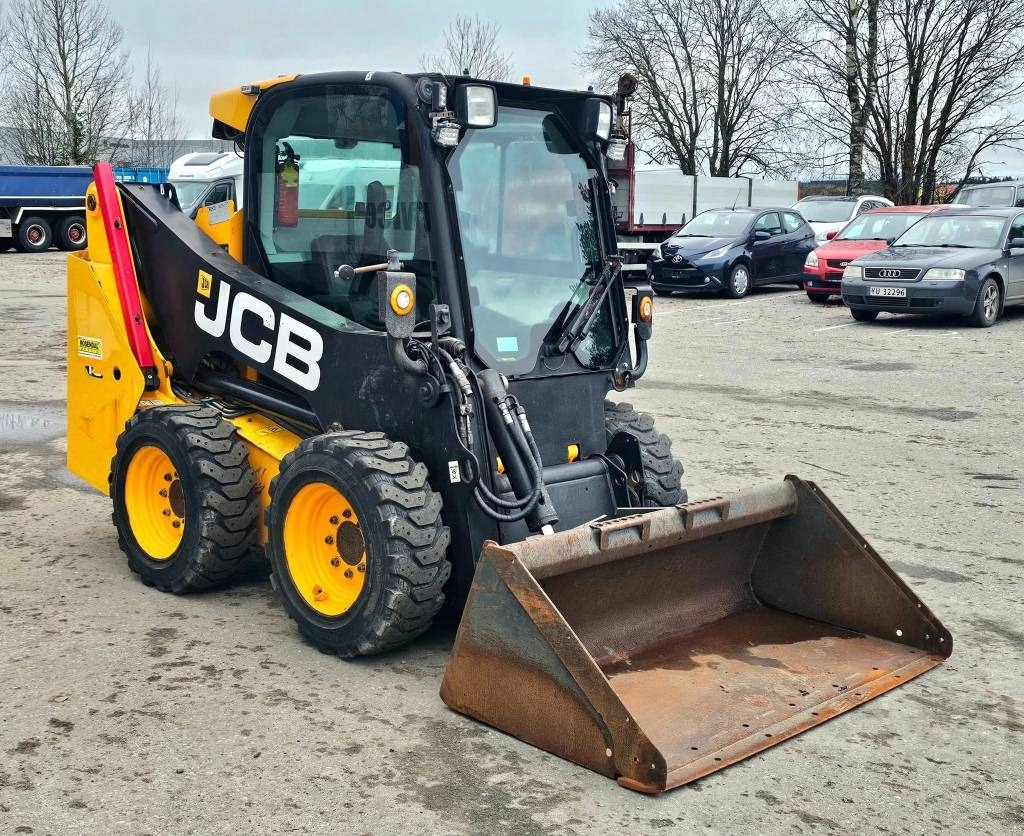 JCB 155 - Liukuohjattu kuormaaja: kuva JCB 155 - Liukuohjattu kuormaaja JCB 155 - Liukuohjattu kuormaaja: kuva JCB 155 - Liukuohjattu kuormaaja