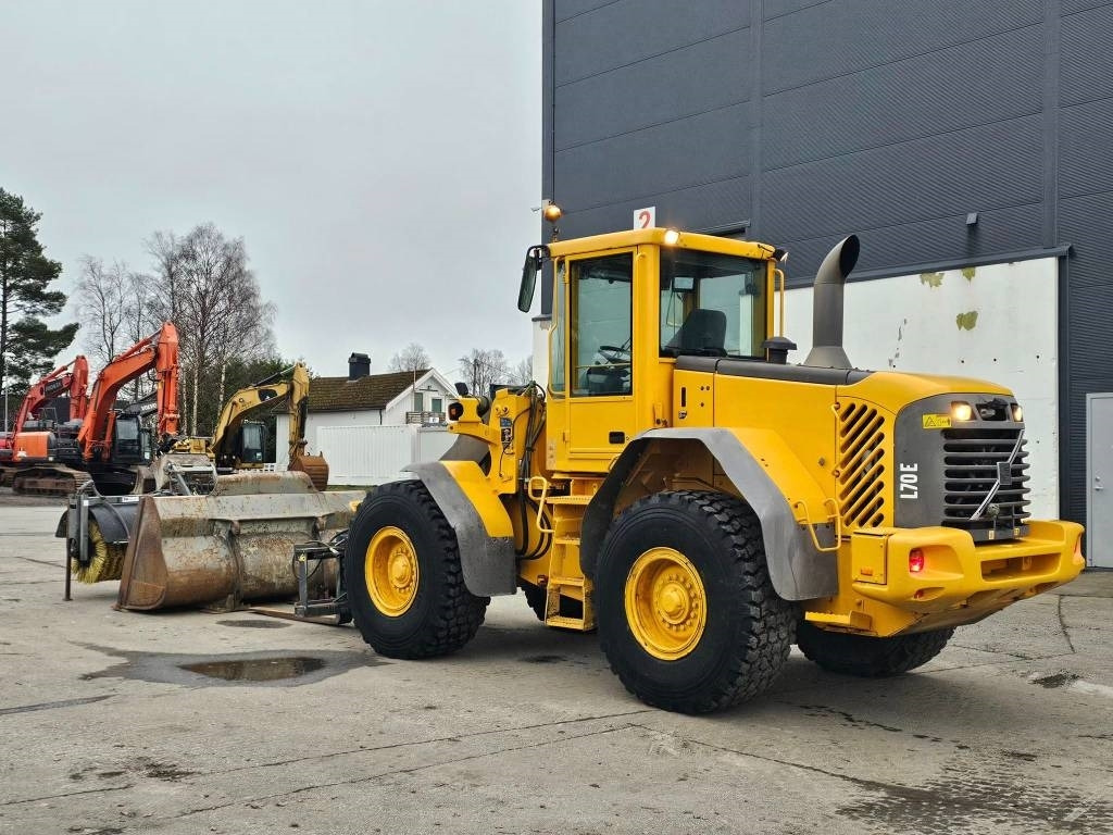 Volvo L 70 E - Pyöräkuormaaja: kuva Volvo L 70 E - Pyöräkuormaaja Volvo L 70 E - Pyöräkuormaaja: kuva Volvo L 70 E - Pyöräkuormaaja