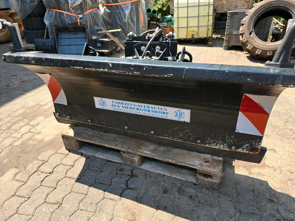 KIF CM 2000 Schneepflug Schneeschild Schneeschieber Räumschild Winterdienst für Kleintraktore Iseki Kubota Multicar - Lumiaura: kuva KIF CM 2000 Schneepflug Schneeschild Schneeschieber Räumschild Winterdienst für Kleintraktore Iseki Kubota Multicar - Lumiaura KIF CM 2000 Schneepflug Schneeschild Schneeschieber Räumschild Winterdienst für Kleintraktore Iseki Kubota Multicar - Lumiaura: kuva KIF CM 2000 Schneepflug Schneeschild Schneeschieber Räumschild Winterdienst für Kleintraktore Iseki Kubota Multicar - Lumiaura