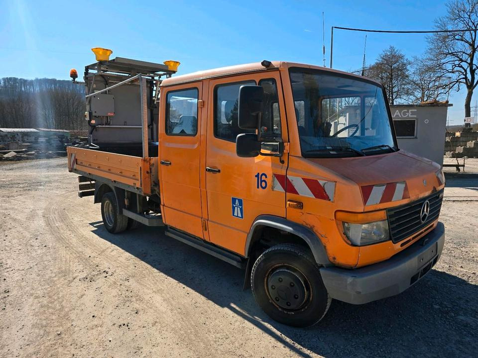 Mercedes-Benz Vario 614D Pritsche Doka 2002 Nissen VLT Verkehrsleittafel Absperrtafel LKW Vorwarntafel - Avolava pakettiauto, Jatko-ohjaamo kevyt kuorma-auto: kuva Mercedes-Benz Vario 614D Pritsche Doka 2002 Nissen VLT Verkehrsleittafel Absperrtafel LKW Vorwarntafel - Avolava pakettiauto, Jatko-ohjaamo kevyt kuorma-auto Mercedes-Benz Vario 614D Pritsche Doka 2002 Nissen VLT Verkehrsleittafel Absperrtafel LKW Vorwarntafel - Avolava pakettiauto, Jatko-ohjaamo kevyt kuorma-auto: kuva Mercedes-Benz Vario 614D Pritsche Doka 2002 Nissen VLT Verkehrsleittafel Absperrtafel LKW Vorwarntafel - Avolava pakettiauto, Jatko-ohjaamo kevyt kuorma-auto