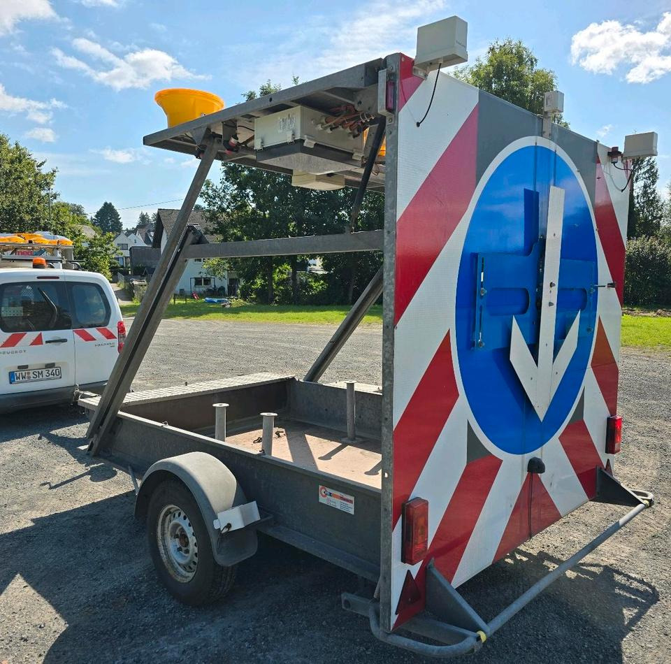 Nissen LED Absperrtafel DORA GPS FAT VZ-616 Fahrbare Absperrtafel Sperrwand Verkehrsleittafel Verkehrssicherungsanhänger Verkehrsleitanhänger Trebbiner Horizont - Perävaunu: kuva Nissen LED Absperrtafel DORA GPS FAT VZ-616 Fahrbare Absperrtafel Sperrwand Verkehrsleittafel Verkehrssicherungsanhänger Verkehrsleitanhänger Trebbiner Horizont - Perävaunu Nissen LED Absperrtafel DORA GPS FAT VZ-616 Fahrbare Absperrtafel Sperrwand Verkehrsleittafel Verkehrssicherungsanhänger Verkehrsleitanhänger Trebbiner Horizont - Perävaunu: kuva Nissen LED Absperrtafel DORA GPS FAT VZ-616 Fahrbare Absperrtafel Sperrwand Verkehrsleittafel Verkehrssicherungsanhänger Verkehrsleitanhänger Trebbiner Horizont - Perävaunu