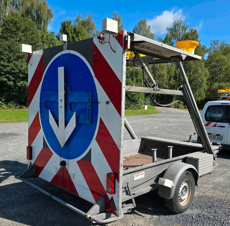 Nissen LED Absperrtafel DORA GPS FAT VZ-616 Fahrbare Absperrtafel Sperrwand Verkehrsleittafel Verkehrssicherungsanhänger Verkehrsleitanhänger Trebbiner Horizont - Perävaunu: kuva Nissen LED Absperrtafel DORA GPS FAT VZ-616 Fahrbare Absperrtafel Sperrwand Verkehrsleittafel Verkehrssicherungsanhänger Verkehrsleitanhänger Trebbiner Horizont - Perävaunu Nissen LED Absperrtafel DORA GPS FAT VZ-616 Fahrbare Absperrtafel Sperrwand Verkehrsleittafel Verkehrssicherungsanhänger Verkehrsleitanhänger Trebbiner Horizont - Perävaunu: kuva Nissen LED Absperrtafel DORA GPS FAT VZ-616 Fahrbare Absperrtafel Sperrwand Verkehrsleittafel Verkehrssicherungsanhänger Verkehrsleitanhänger Trebbiner Horizont - Perävaunu