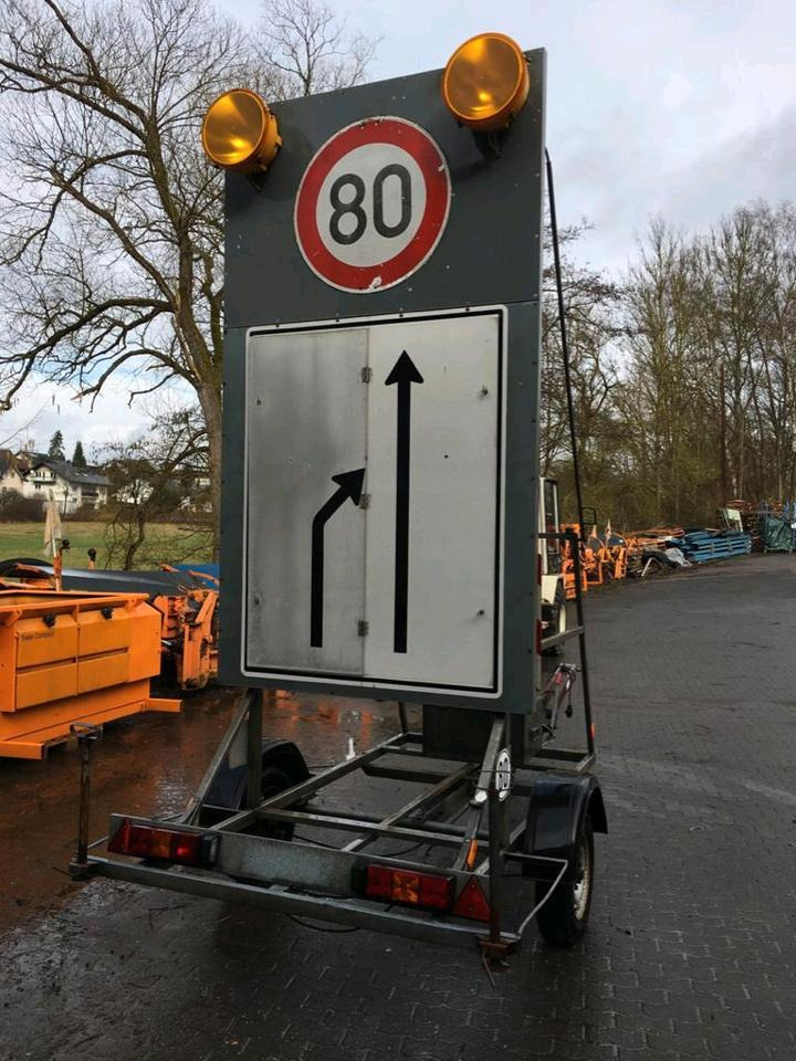 Nissen Vorwarntafel VLT Warntafel Verkehrsleittafel Verkehrsleitanhänger Verkehrssicherungsanhänger Absperrtafel Sperrwand Horizont VWT E Trebbiner - Perävaunu: kuva Nissen Vorwarntafel VLT Warntafel Verkehrsleittafel Verkehrsleitanhänger Verkehrssicherungsanhänger Absperrtafel Sperrwand Horizont VWT E Trebbiner - Perävaunu Nissen Vorwarntafel VLT Warntafel Verkehrsleittafel Verkehrsleitanhänger Verkehrssicherungsanhänger Absperrtafel Sperrwand Horizont VWT E Trebbiner - Perävaunu: kuva Nissen Vorwarntafel VLT Warntafel Verkehrsleittafel Verkehrsleitanhänger Verkehrssicherungsanhänger Absperrtafel Sperrwand Horizont VWT E Trebbiner - Perävaunu