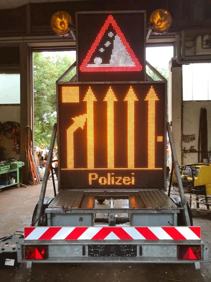 Trebbiner Horizont VWT E VLT Verkehrsleittafel Leittafel Sicherungsanhänger Verkehrsleitanhänger Verkehrssicherungsanhänger Absperrtafel Sperrwand Nissen Verkehrssicherung Vorwarner Vorwarntafel - Perävaunu: kuva Trebbiner Horizont VWT E VLT Verkehrsleittafel Leittafel Sicherungsanhänger Verkehrsleitanhänger Verkehrssicherungsanhänger Absperrtafel Sperrwand Nissen Verkehrssicherung Vorwarner Vorwarntafel - Perävaunu Trebbiner Horizont VWT E VLT Verkehrsleittafel Leittafel Sicherungsanhänger Verkehrsleitanhänger Verkehrssicherungsanhänger Absperrtafel Sperrwand Nissen Verkehrssicherung Vorwarner Vorwarntafel - Perävaunu: kuva Trebbiner Horizont VWT E VLT Verkehrsleittafel Leittafel Sicherungsanhänger Verkehrsleitanhänger Verkehrssicherungsanhänger Absperrtafel Sperrwand Nissen Verkehrssicherung Vorwarner Vorwarntafel - Perävaunu