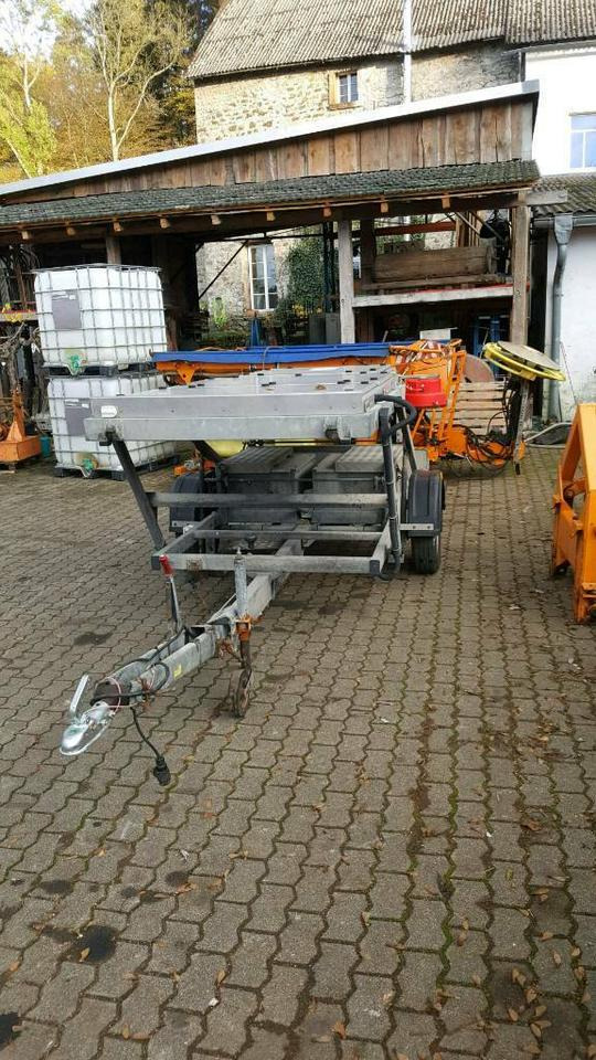 Trebbiner VWT E Verkehrsleittafel Verkehrsleitanhänger Nissen - Perävaunu: kuva Trebbiner VWT E Verkehrsleittafel Verkehrsleitanhänger Nissen - Perävaunu Trebbiner VWT E Verkehrsleittafel Verkehrsleitanhänger Nissen - Perävaunu: kuva Trebbiner VWT E Verkehrsleittafel Verkehrsleitanhänger Nissen - Perävaunu