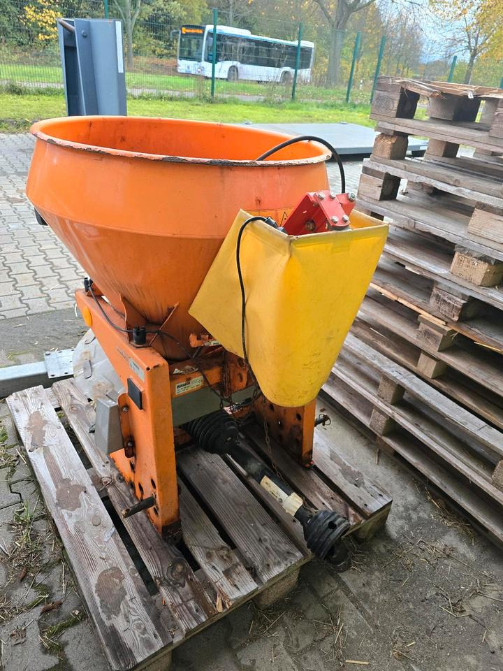 Rauch 250 Salzstreuer für Kleintraktor Iseki Kubota Winterdienst - Hiekoitin: kuva Rauch 250 Salzstreuer für Kleintraktor Iseki Kubota Winterdienst - Hiekoitin Rauch 250 Salzstreuer für Kleintraktor Iseki Kubota Winterdienst - Hiekoitin: kuva Rauch 250 Salzstreuer für Kleintraktor Iseki Kubota Winterdienst - Hiekoitin