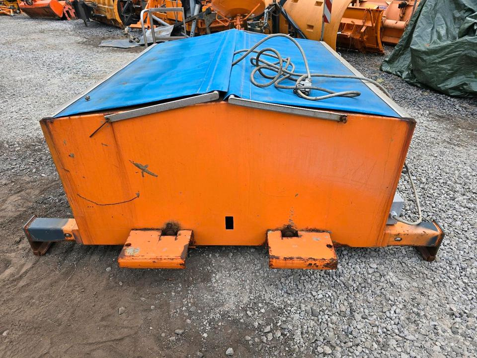 Salzstreuer Gmeiner STA 2000 C für Unimog UGN UGE 424 427 405 U300 U 300 400 500 MERCEDES-BENZ 218 219 318 323 423 427 327 430 429 430 435 Salzsilo Streuautomat Winterdienst - Hiekoitin: kuva Salzstreuer Gmeiner STA 2000 C für Unimog UGN UGE 424 427 405 U300 U 300 400 500 MERCEDES-BENZ 218 219 318 323 423 427 327 430 429 430 435 Salzsilo Streuautomat Winterdienst - Hiekoitin Salzstreuer Gmeiner STA 2000 C für Unimog UGN UGE 424 427 405 U300 U 300 400 500 MERCEDES-BENZ 218 219 318 323 423 427 327 430 429 430 435 Salzsilo Streuautomat Winterdienst - Hiekoitin: kuva Salzstreuer Gmeiner STA 2000 C für Unimog UGN UGE 424 427 405 U300 U 300 400 500 MERCEDES-BENZ 218 219 318 323 423 427 327 430 429 430 435 Salzsilo Streuautomat Winterdienst - Hiekoitin