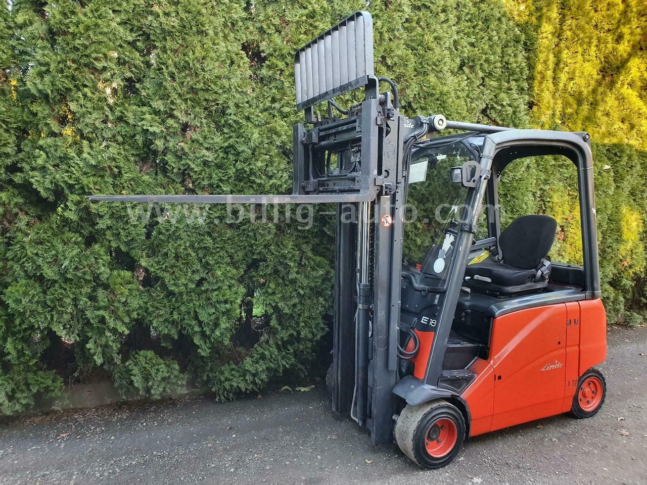 Linde E18 PH 4-Rad Seitenschieber*Zinkenverstellung* - Sähkötrukki: kuva Linde E18 PH 4-Rad Seitenschieber*Zinkenverstellung* - Sähkötrukki Linde E18 PH 4-Rad Seitenschieber*Zinkenverstellung* - Sähkötrukki: kuva Linde E18 PH 4-Rad Seitenschieber*Zinkenverstellung* - Sähkötrukki