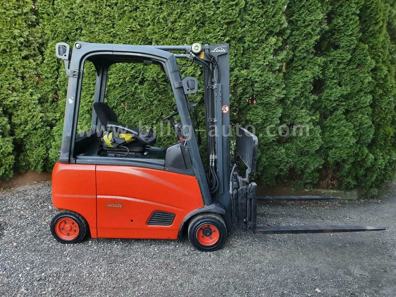 Linde E18 PH 4-Rad Seitenschieber*Zinkenverstellung* - Sähkötrukki: kuva Linde E18 PH 4-Rad Seitenschieber*Zinkenverstellung* - Sähkötrukki Linde E18 PH 4-Rad Seitenschieber*Zinkenverstellung* - Sähkötrukki: kuva Linde E18 PH 4-Rad Seitenschieber*Zinkenverstellung* - Sähkötrukki