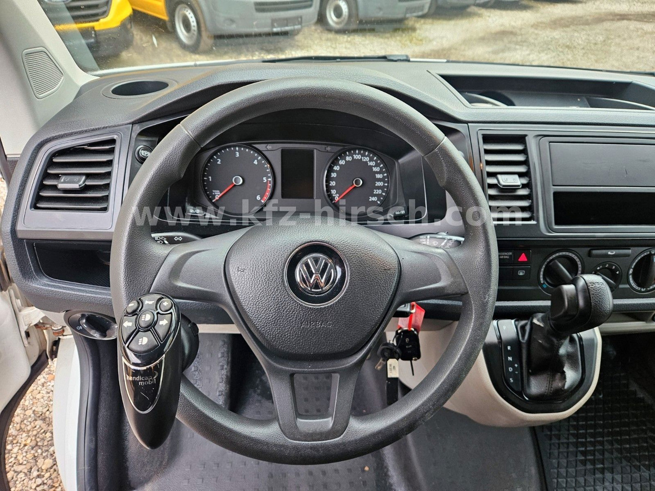 Volkswagen T6 Automatik/ DSG Sortimo Stdhzg Behindertenger. - Pikkubussi: kuva Volkswagen T6 Automatik/ DSG Sortimo Stdhzg Behindertenger. - Pikkubussi Volkswagen T6 Automatik/ DSG Sortimo Stdhzg Behindertenger. - Pikkubussi: kuva Volkswagen T6 Automatik/ DSG Sortimo Stdhzg Behindertenger. - Pikkubussi