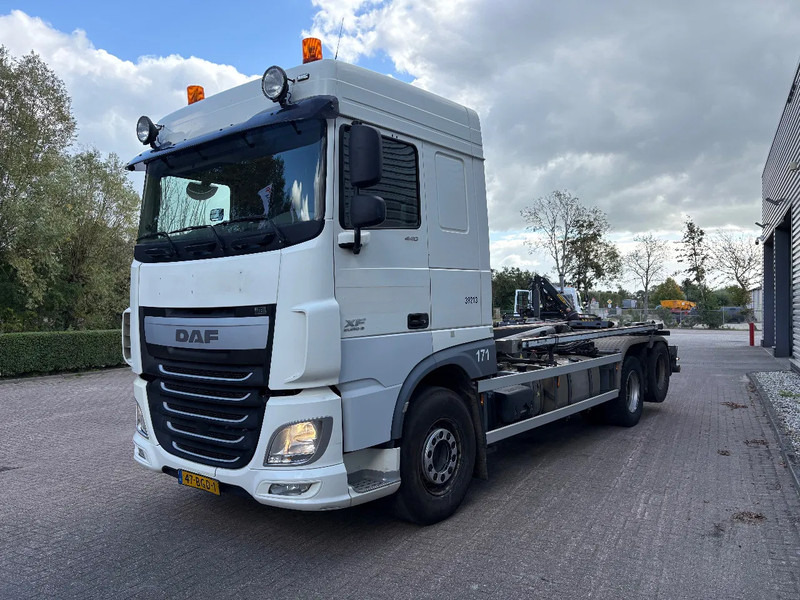DAF XF 440 6x2 / VDL 21 TON / AFNET SYSTEEM / DUBBELLUCHT SLEPER / APK - TUV JUNI 2026 / - Koukkulava kuorma-auto: kuva DAF XF 440 6x2 / VDL 21 TON / AFNET SYSTEEM / DUBBELLUCHT SLEPER / APK - TUV JUNI 2026 / - Koukkulava kuorma-auto DAF XF 440 6x2 / VDL 21 TON / AFNET SYSTEEM / DUBBELLUCHT SLEPER / APK - TUV JUNI 2026 / - Koukkulava kuorma-auto: kuva DAF XF 440 6x2 / VDL 21 TON / AFNET SYSTEEM / DUBBELLUCHT SLEPER / APK - TUV JUNI 2026 / - Koukkulava kuorma-auto