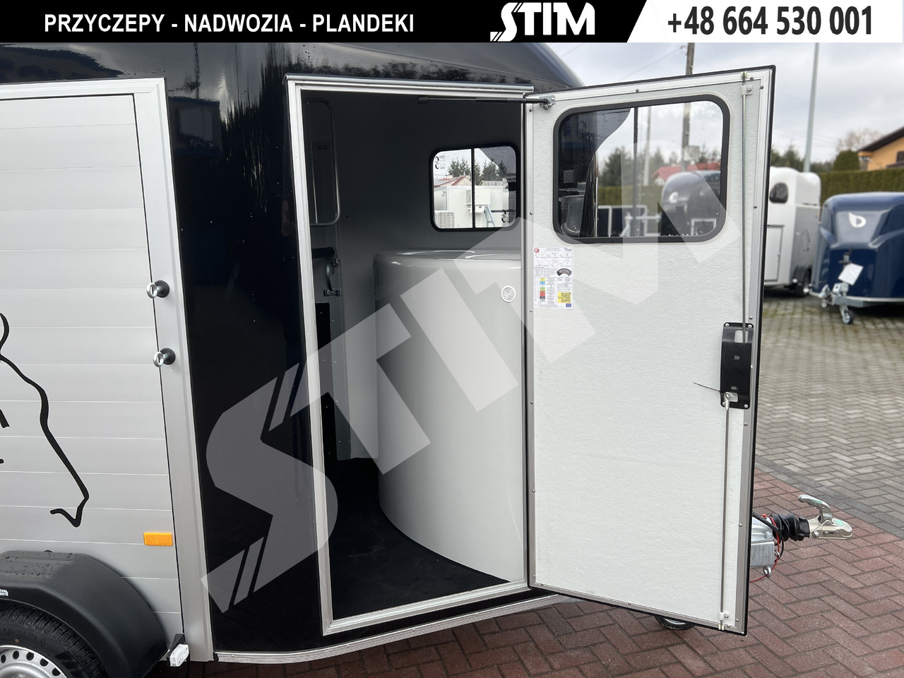 Cheval Liberté GOLD III + siodlarnia - Hevostraileri: kuva Cheval Liberté GOLD III + siodlarnia - Hevostraileri Cheval Liberté GOLD III + siodlarnia - Hevostraileri: kuva Cheval Liberté GOLD III + siodlarnia - Hevostraileri