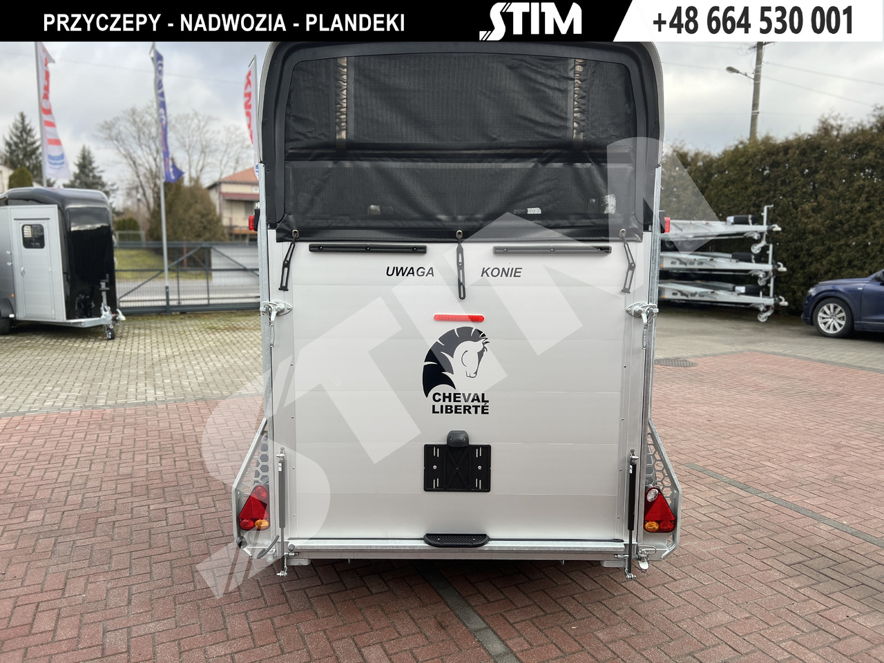 Cheval Liberté GOLD III + siodlarnia - Hevostraileri: kuva Cheval Liberté GOLD III + siodlarnia - Hevostraileri Cheval Liberté GOLD III + siodlarnia - Hevostraileri: kuva Cheval Liberté GOLD III + siodlarnia - Hevostraileri