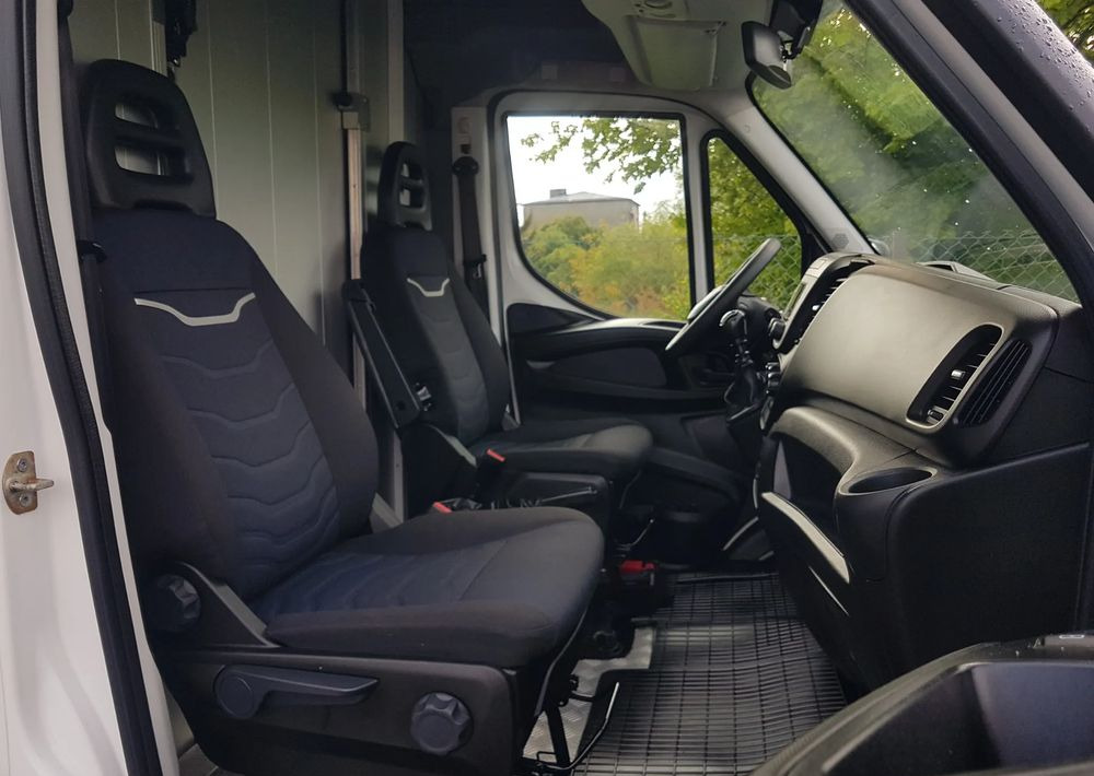 Jakeluauto Iveco DAILY KONTENER NISKOPODŁOGOWY 4,43x2,23x2,42 SKLEP BAR FOODTRUCK KAMPER KLIMA: kuva Jakeluauto Iveco DAILY KONTENER NISKOPODŁOGOWY 4,43x2,23x2,42 SKLEP BAR FOODTRUCK KAMPER KLIMA