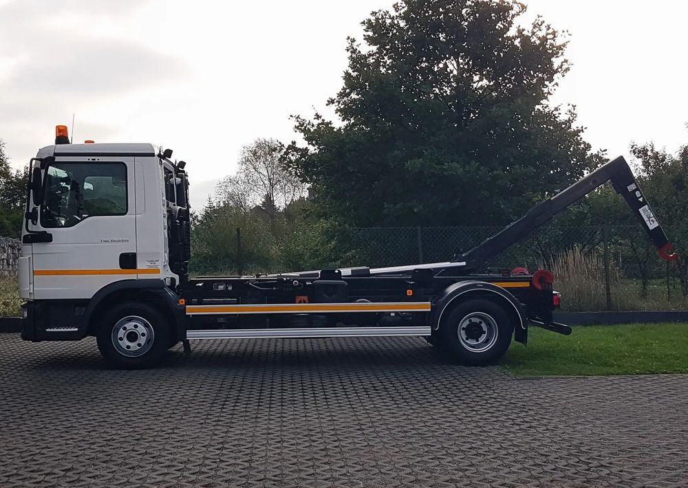 Koukkulava kuorma-auto MAN TGL 12.220 HAKOWIEC 4x2 KLIMA: kuva Koukkulava kuorma-auto MAN TGL 12.220 HAKOWIEC 4x2 KLIMA