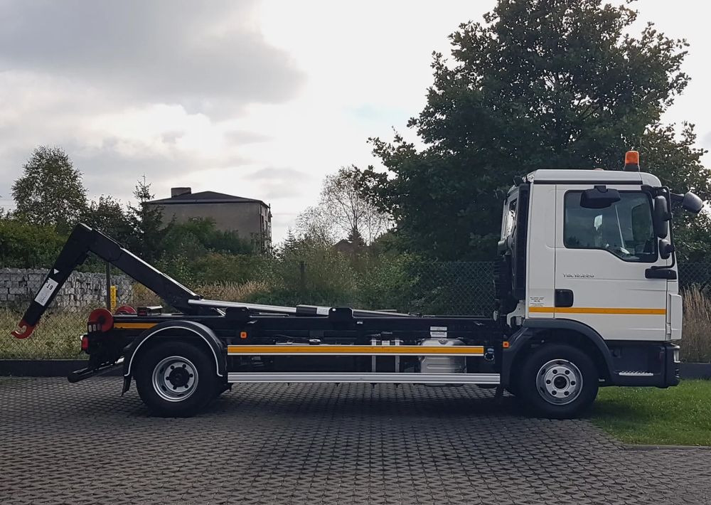 Koukkulava kuorma-auto MAN TGL 12.220 HAKOWIEC 4x2 KLIMA: kuva Koukkulava kuorma-auto MAN TGL 12.220 HAKOWIEC 4x2 KLIMA