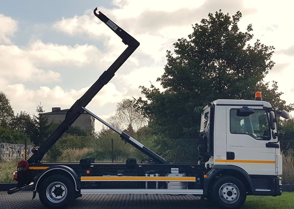 Koukkulava kuorma-auto MAN TGL 12.220 HAKOWIEC 4x2 KLIMA: kuva Koukkulava kuorma-auto MAN TGL 12.220 HAKOWIEC 4x2 KLIMA