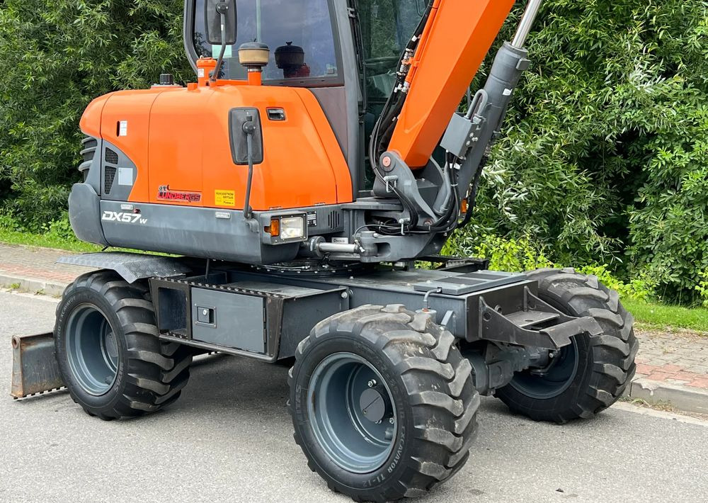 Doosan DOOSAN DX57W *ROTOTILT* 2200 Motogodzin * Jak Nowa * Sprowadzona * Stan Perfekcyjny - Pyöräalustainen kaivinkone: kuva Doosan DOOSAN DX57W *ROTOTILT* 2200 Motogodzin * Jak Nowa * Sprowadzona * Stan Perfekcyjny - Pyöräalustainen kaivinkone Doosan DOOSAN DX57W *ROTOTILT* 2200 Motogodzin * Jak Nowa * Sprowadzona * Stan Perfekcyjny - Pyöräalustainen kaivinkone: kuva Doosan DOOSAN DX57W *ROTOTILT* 2200 Motogodzin * Jak Nowa * Sprowadzona * Stan Perfekcyjny - Pyöräalustainen kaivinkone