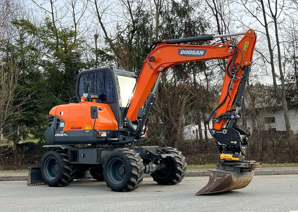 Doosan DOOSAN DX57W *ROTOTILT* 2200 Motogodzin * Jak Nowa * Sprowadzona * Stan Perfekcyjny - Pyöräalustainen kaivinkone: kuva Doosan DOOSAN DX57W *ROTOTILT* 2200 Motogodzin * Jak Nowa * Sprowadzona * Stan Perfekcyjny - Pyöräalustainen kaivinkone Doosan DOOSAN DX57W *ROTOTILT* 2200 Motogodzin * Jak Nowa * Sprowadzona * Stan Perfekcyjny - Pyöräalustainen kaivinkone: kuva Doosan DOOSAN DX57W *ROTOTILT* 2200 Motogodzin * Jak Nowa * Sprowadzona * Stan Perfekcyjny - Pyöräalustainen kaivinkone