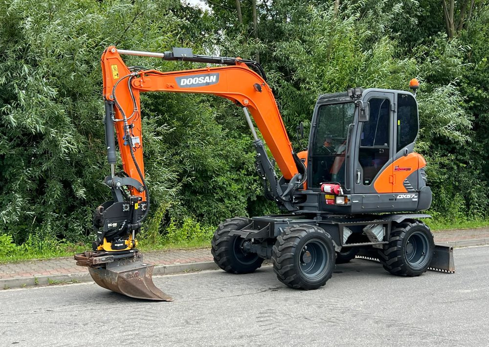 Doosan DOOSAN DX57W *ROTOTILT* 2200 Motogodzin * Jak Nowa * Sprowadzona * Stan Perfekcyjny - Pyöräalustainen kaivinkone: kuva Doosan DOOSAN DX57W *ROTOTILT* 2200 Motogodzin * Jak Nowa * Sprowadzona * Stan Perfekcyjny - Pyöräalustainen kaivinkone Doosan DOOSAN DX57W *ROTOTILT* 2200 Motogodzin * Jak Nowa * Sprowadzona * Stan Perfekcyjny - Pyöräalustainen kaivinkone: kuva Doosan DOOSAN DX57W *ROTOTILT* 2200 Motogodzin * Jak Nowa * Sprowadzona * Stan Perfekcyjny - Pyöräalustainen kaivinkone