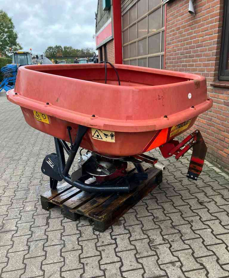 Trioliet TST Kunstmeststrooier mestverwerking - Lannoitteenlevitin: kuva Trioliet TST Kunstmeststrooier mestverwerking - Lannoitteenlevitin Trioliet TST Kunstmeststrooier mestverwerking - Lannoitteenlevitin: kuva Trioliet TST Kunstmeststrooier mestverwerking - Lannoitteenlevitin