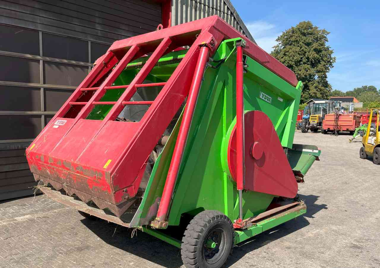 VDW UMD 5 Voermengwagen, peddelmenger, voerwagen, voermachines - Seosrehuvaunu: kuva VDW UMD 5 Voermengwagen, peddelmenger, voerwagen, voermachines - Seosrehuvaunu VDW UMD 5 Voermengwagen, peddelmenger, voerwagen, voermachines - Seosrehuvaunu: kuva VDW UMD 5 Voermengwagen, peddelmenger, voerwagen, voermachines - Seosrehuvaunu