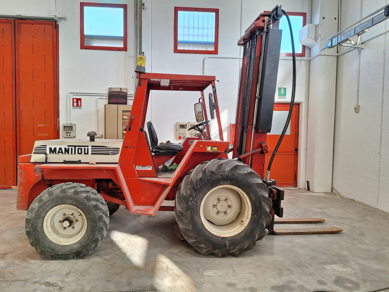 Manitou 30 NB - Maastotrukki: kuva Manitou 30 NB - Maastotrukki Manitou 30 NB - Maastotrukki: kuva Manitou 30 NB - Maastotrukki