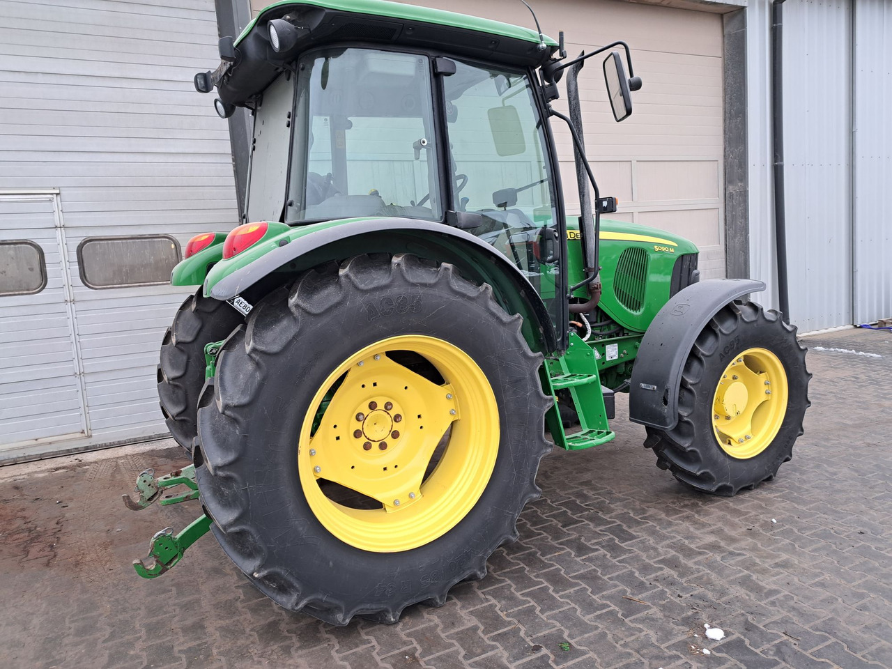 Ciągnik John Deere 5090m - Traktori: kuva Ciągnik John Deere 5090m - Traktori Ciągnik John Deere 5090m - Traktori: kuva Ciągnik John Deere 5090m - Traktori