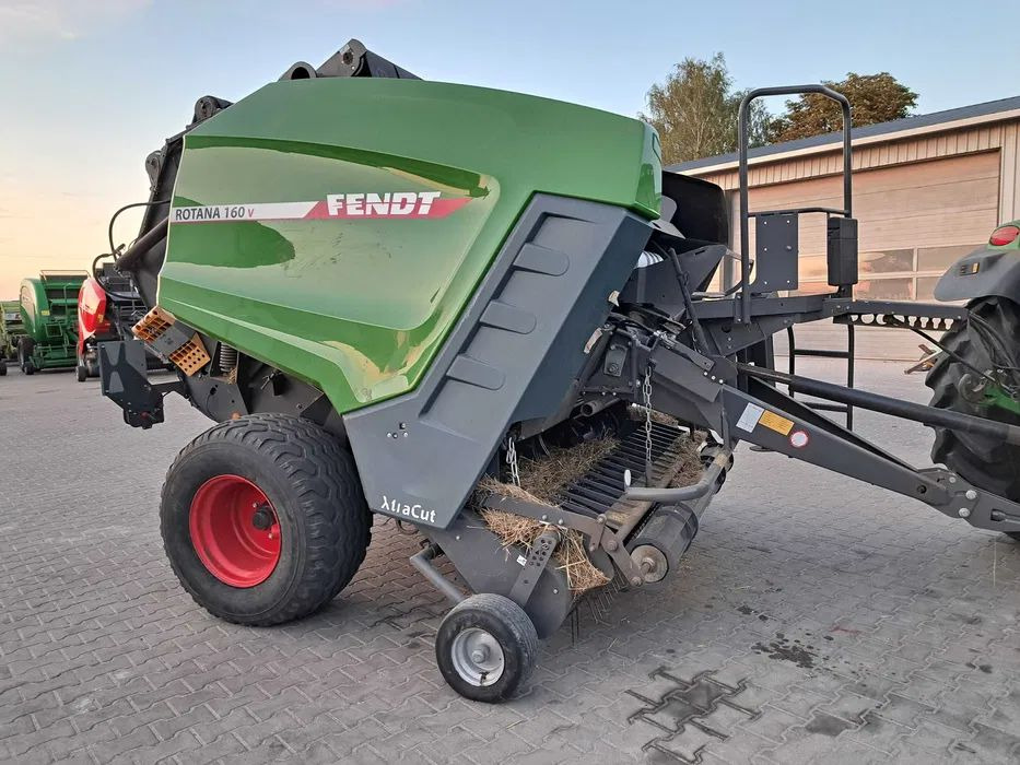 Fendt ROTANA 160V XtraCut - Pyöröpaalain: kuva Fendt ROTANA 160V XtraCut - Pyöröpaalain Fendt ROTANA 160V XtraCut - Pyöröpaalain: kuva Fendt ROTANA 160V XtraCut - Pyöröpaalain