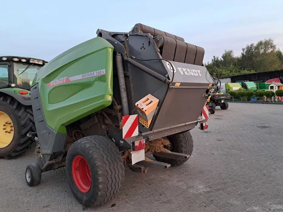 Fendt ROTANA 160V XtraCut - Pyöröpaalain: kuva Fendt ROTANA 160V XtraCut - Pyöröpaalain Fendt ROTANA 160V XtraCut - Pyöröpaalain: kuva Fendt ROTANA 160V XtraCut - Pyöröpaalain